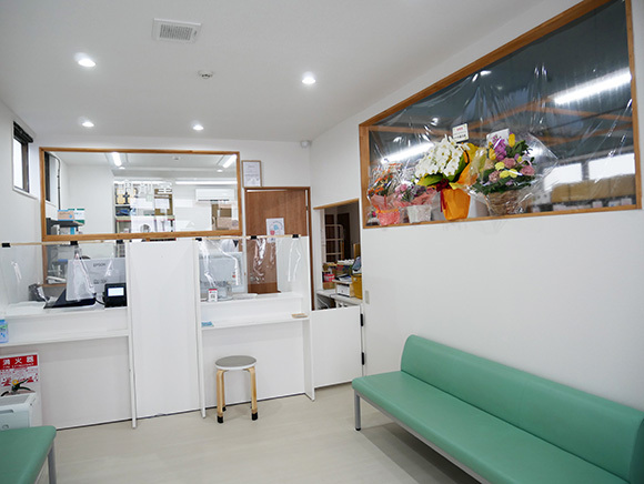 ウェルビー薬局 十日市場店 受付・待合室