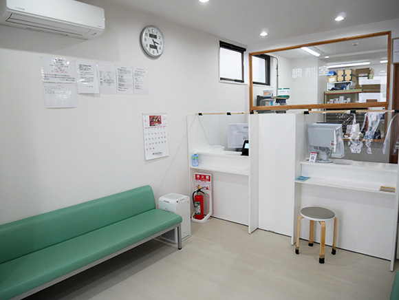ウェルビー薬局 十日市場店 受付・待合室